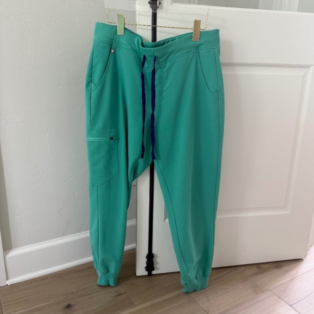 FIGS ZAMORA SURGICAL GREEN JOGGER SCRUB PANTS